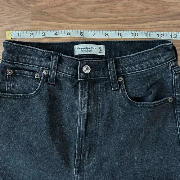 Abercrombie & Fitch Ultra High Rise Ankle Straight Jeans in Washed Black Size 2 - Picture 11 of 13